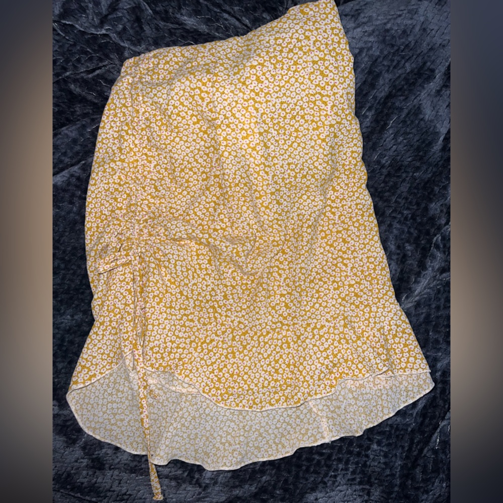 skirt with adjustable ties on side